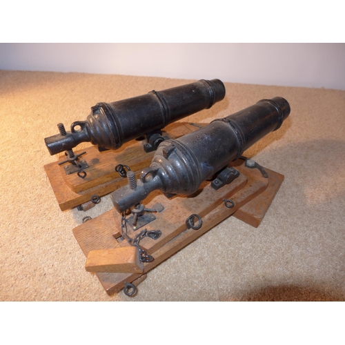 378 - A PAIR OF MODEL CARRONADES, 21CM LONG, CAST IRON BARRELS MOUNTED ON A SLIDING OAK FRAME, LENGTH 31CM... 