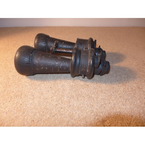 407 - A PAIR OF WORLD WAR II PERIOD KRIEGSMARINE 7X50 BINOCULARS BY EITHER CARL ZEISS OR LEITZ, THE BINOCU... 