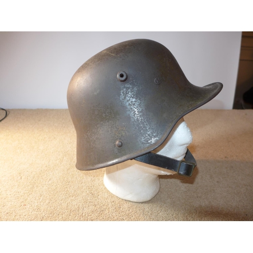 410 - A MI6 WWI GERMAN COMBAT HELMET WITH BLACK LEATHER LINING