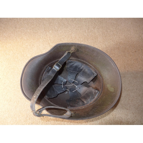 410 - A MI6 WWI GERMAN COMBAT HELMET WITH BLACK LEATHER LINING