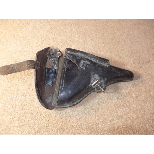 412 - A BLACK LEATHER GERMAN PISTOL HOLSTER, STAMPED VERSO WITH MAKER AND AN EAGLE AND SWASTIKA