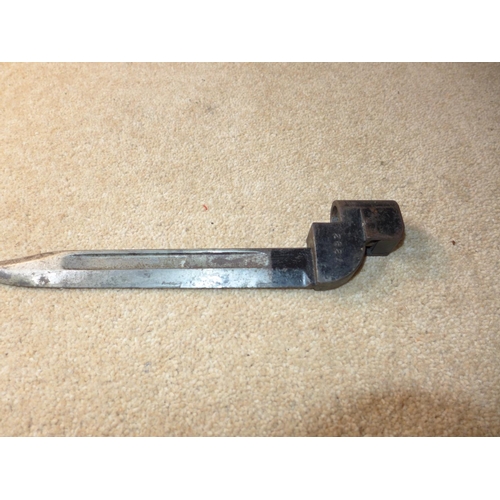 421 - A BRITISH NUMBER 9 BAYONET, 19.5CM BLADE WITH STAMP 1282