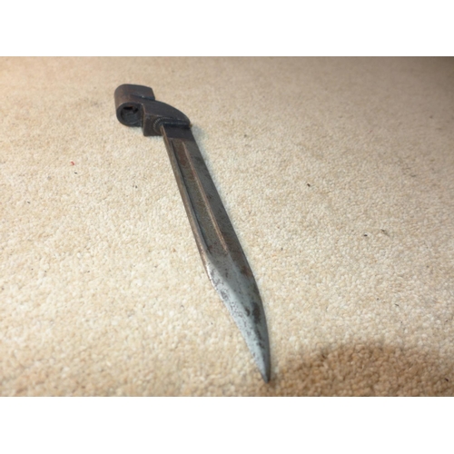 421 - A BRITISH NUMBER 9 BAYONET, 19.5CM BLADE WITH STAMP 1282