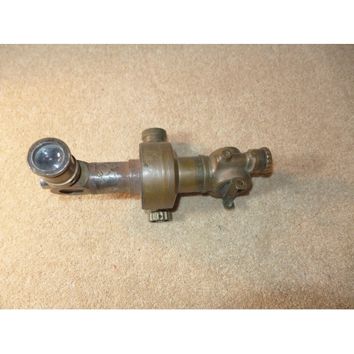 424 - AN EARLY TO MID 20TH CENTURY PERISCOPE BRASS GUN SIGHT