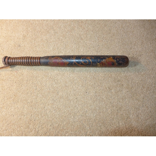 429 - A VICTORIAN HARDWOOD TRUNCHEON, LENGTH 38.5CM, WITH PAINTED DECORATION OF QUEEN VICTORIAS CYPHER AND... 