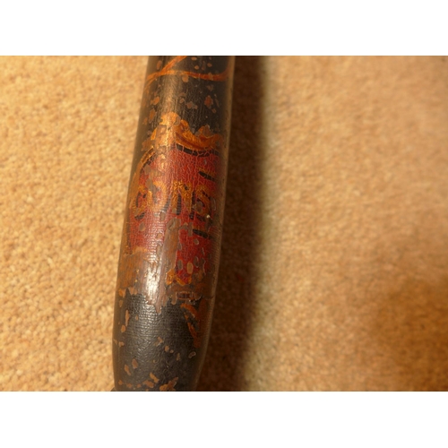 429 - A VICTORIAN HARDWOOD TRUNCHEON, LENGTH 38.5CM, WITH PAINTED DECORATION OF QUEEN VICTORIAS CYPHER AND... 