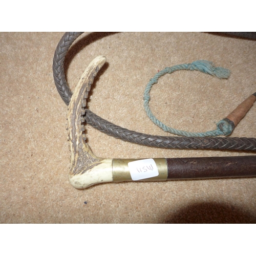 434 - A VINTAGE LEATHER RIDING CROP WITH STAG HANDLE