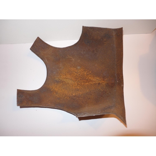 440 - A COPY OF A 17TH CENTURY BREASTPLATE