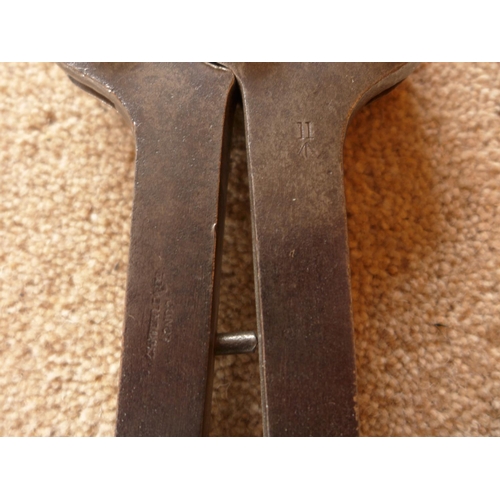 458 - A PAIR OF BRITISH ARMY WIRE CUTTERS