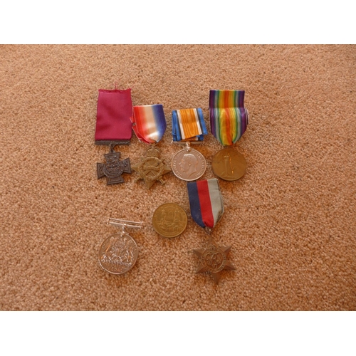 464 - A COLLECTION OF WORLD WAR I AND WORLD WAR II MEDALS AND A COPY V.C.