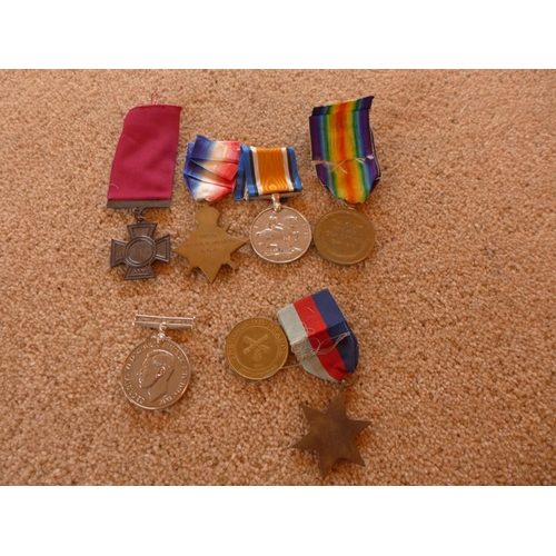 464 - A COLLECTION OF WORLD WAR I AND WORLD WAR II MEDALS AND A COPY V.C.