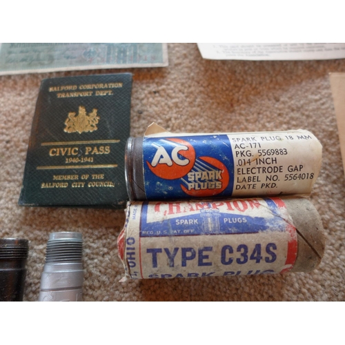 473 - A CHAMPION TYPE C345 BOXED SPARK PLUG, AC 18MM PLUG, TEAK BARREL ETC