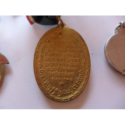 476 - A MESS PLATE, GERMAN 1914-18 MEDAL, MINIATURE COMPASS (POSSIBLY AN ESCAPE EXAMPLE) SILVER TYNE DIVIS... 