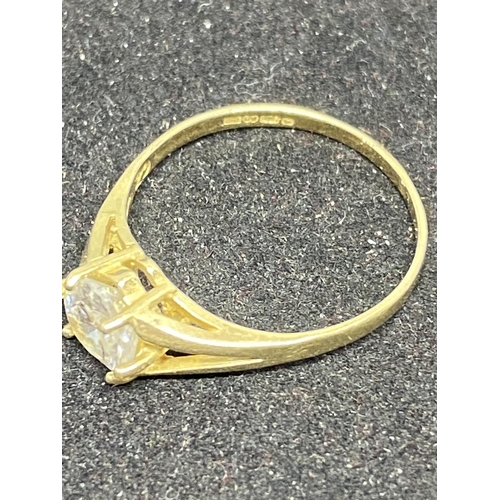 504 - A 9 CARAT GOLD RING WITH A HEART SHAPED CLEAR STONE