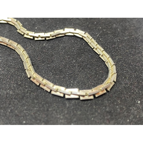 535 - A SILVER NECKLACE APPROXIMATELY 26 INCHES LONG