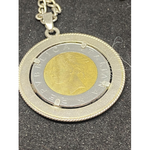 536 - A SILVER NECKLACE MARKED 925 WITH A COIN IN A MOUNT