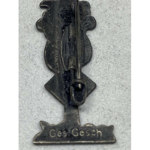 450 - A GERMAN BADGE