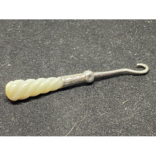 551 - A SILVER HOOK WITH MOTHER OF PEARL HANDLE