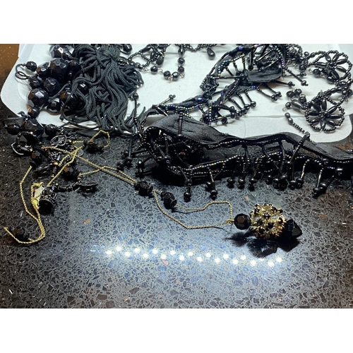 562 - A LARGE QUANTITY OF FRENCH BLACK JET JEWELLERY