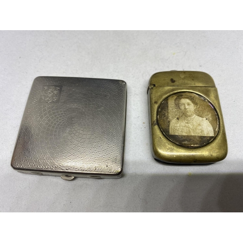 567 - TWO VINTAGE ITEMS TO INCLUDE A COMPACT AND A VESTA CASE