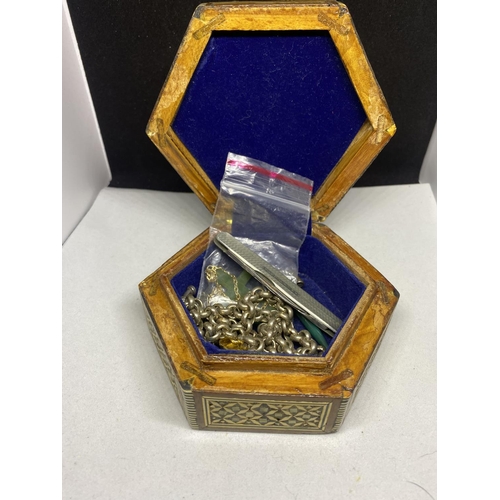 568 - A DECORATIVE INLAID HEXAGANOL BOX WITH CONTENTS TO INCLUDE JEWELLERY AND A PENKNIFE