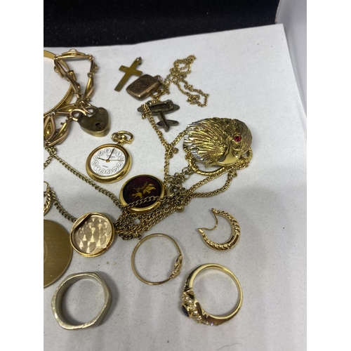 569 - VARIOUS ITEMS OF YELLOW METAL JEWELLERY