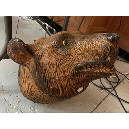 12 - A LARGE WALL MOUNTED BEAR'S HEAD (A/F ON ONE EAR) LENGTH 42CM