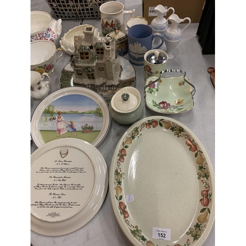 152 - A SELECTION OF CERAMIC WARE TO INCLUDE TWO COLLECTABLE VILLROY AND BOSCH PLATES