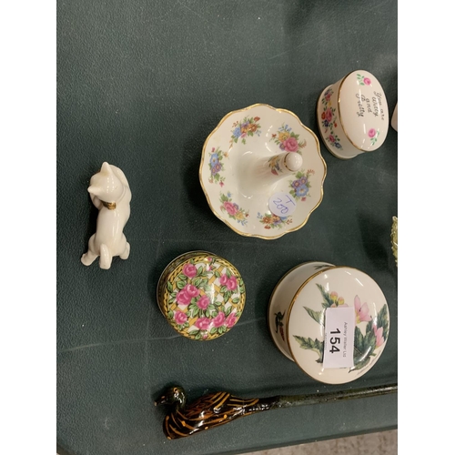 154 - A QUANTITY OF CHINA TRINKET BOXES TO INCLUDE WEDGWOOD AND SPODE AND OTHER DECORATIVE ITEMS