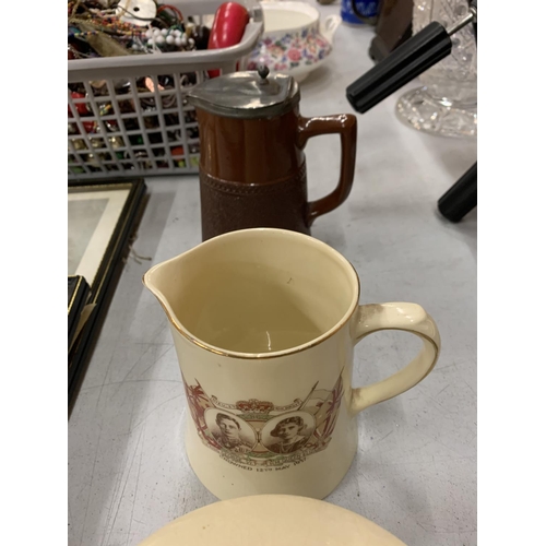 164 - AN ASSORTMENT OF CERAMIC WARE TO INCLUDE TWO JUGS AND A LANGLEY TANKARD