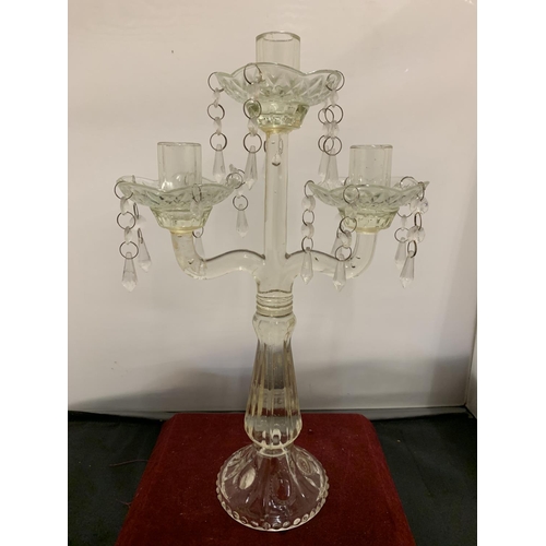 43 - A VINTAGE GLASS THREE BRANCH CANDLESTICK WITH DROP GLASS DETAIL