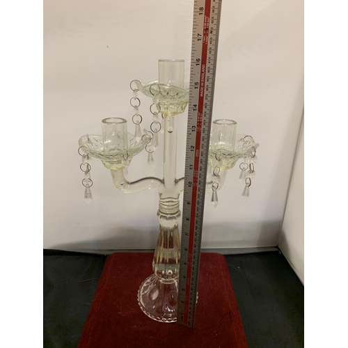 43 - A VINTAGE GLASS THREE BRANCH CANDLESTICK WITH DROP GLASS DETAIL