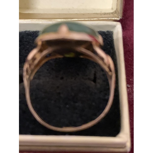 591 - A 22 CARAT GOLD RING WITH A LARGE JADE IN FINE CONDITION 5.2G SIZE:O