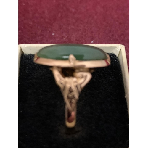 591 - A 22 CARAT GOLD RING WITH A LARGE JADE IN FINE CONDITION 5.2G SIZE:O