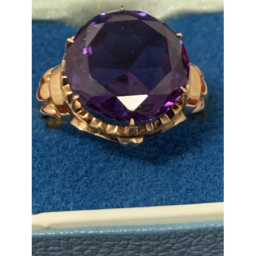 593 - A 14 CARAT ALEXANDRITE SYNTHETIC RING 4.81G SIZE: N-O