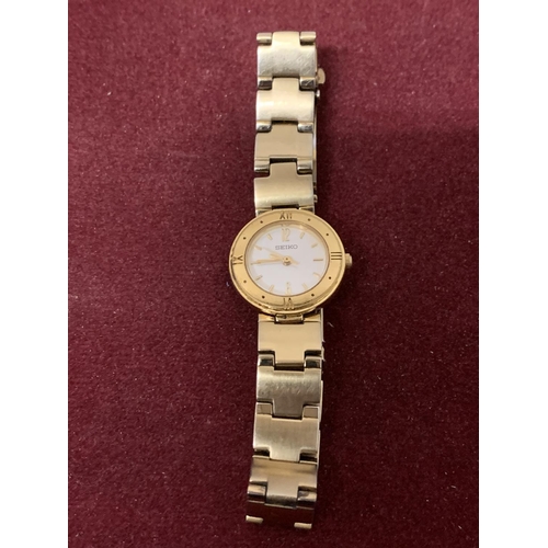 594 - A SEIKO LADIES YELLOW METAL WRIST WATCH IN WORKING ORDER