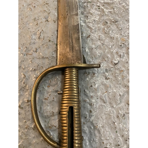 495 - AN SWORD BAYONET AND LEATHER SCABBARD WHICH WOULD FIT A BAKER RIFLE