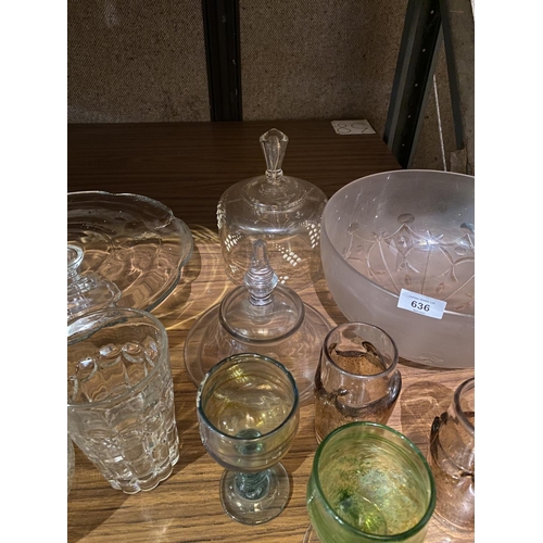 636 - AN ASSORTMENT OF GLASSWARE TO INCLUDE CEILING PENDANT, CAKE STAND, ETCHED GLASS DECANTER ETC