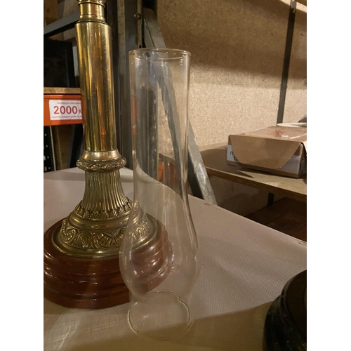 656 - A LARGE BRASS OIL LAMP WITH GLASS FUNNEL (HEIGHT APPROXIMATELY 76 CM)