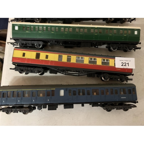 221 - FIVE OO GAUGE PASSENGER CARRIAGES TO INCLUDE AN AMBULANCE AND A HOGWARTS RAILWAYS ETC