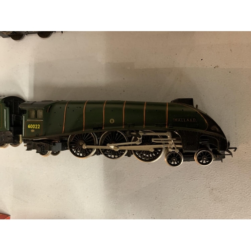 224 - AN OO GAUGE MALLARD 60022 4-6-2 LOCOMOTIVE  AND COAL TENDER