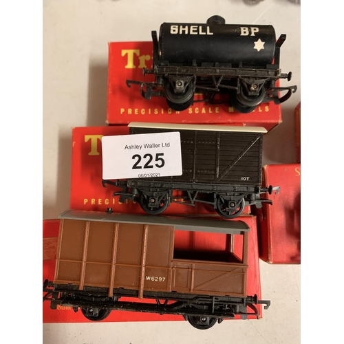 225 - FIVE TRI-ANG RAILWAYS OO GAUGE FREIGHT CARRIAGES WITH ORIGINAL BOXES TO INCLUDE A SHELL BP TANKER ET... 