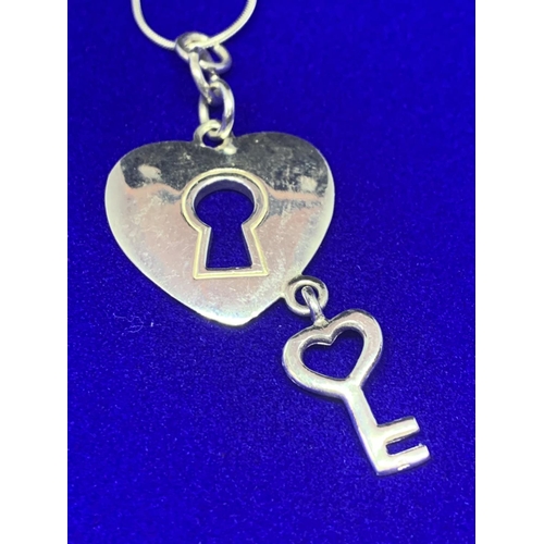 507 - A SILVER CHAIN MARKED 925 WITH HEART AND KEY PENDANT