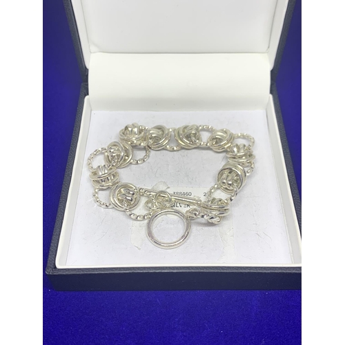 511 - A HEAVY SILVER BRACELET MARKED 925 IN A PRESENTATION BOX