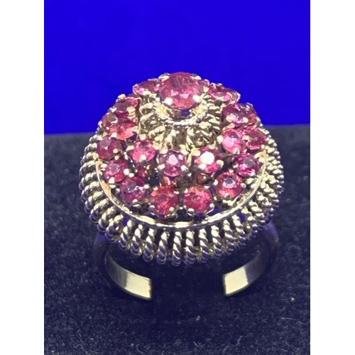 521 - AN ORNATE 14 CARAT GOLD RING WITH TWENTY FIVE GARNETS SIZE K GROSS WEIGHT APPROXIMATELY 6.6 GRAMS