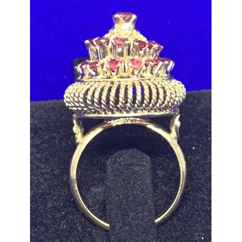 521 - AN ORNATE 14 CARAT GOLD RING WITH TWENTY FIVE GARNETS SIZE K GROSS WEIGHT APPROXIMATELY 6.6 GRAMS