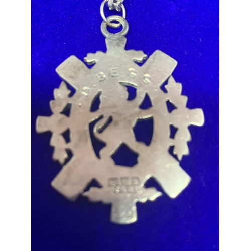 526 - A SILVER CHAIN MARKED 925 WITH A HALLMARKED CHESTER RAMPANT LION PENDANT WITH A PRESENTATION BOX