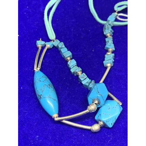 559 - A NORTH AMERICAN NAVAJO NECKLACE