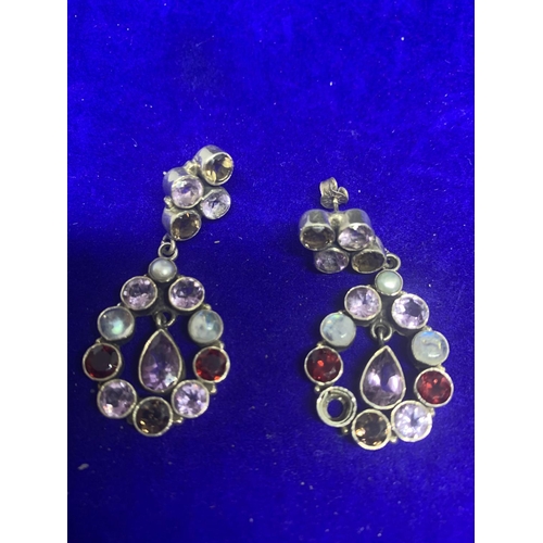 576 - TWO PAIRS OF SILVER DROP EARRINGS WITH COLOURED STONES MARKED 925 (A STONE MISSING FROM ONE EARRING)... 