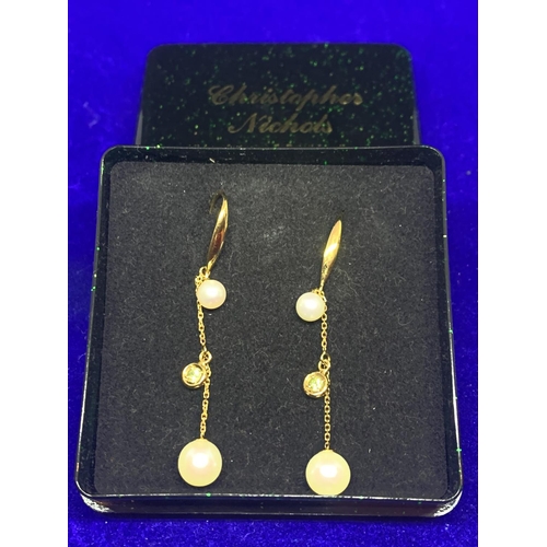 577 - A PAIR OF 9 CARAT GOLD DROP EARRINGS WITH PEARL AND STONE DESIGN IN A PRESENTATION BOX